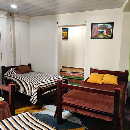 Hostal Latitud Ecuem Кито Экстерьер фото
