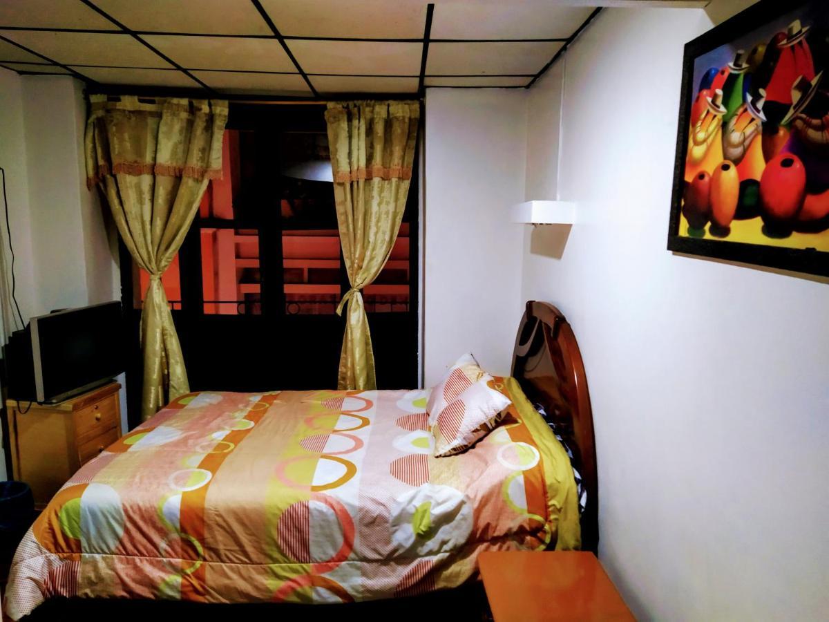 Hostal Latitud Ecuem Кито Экстерьер фото
