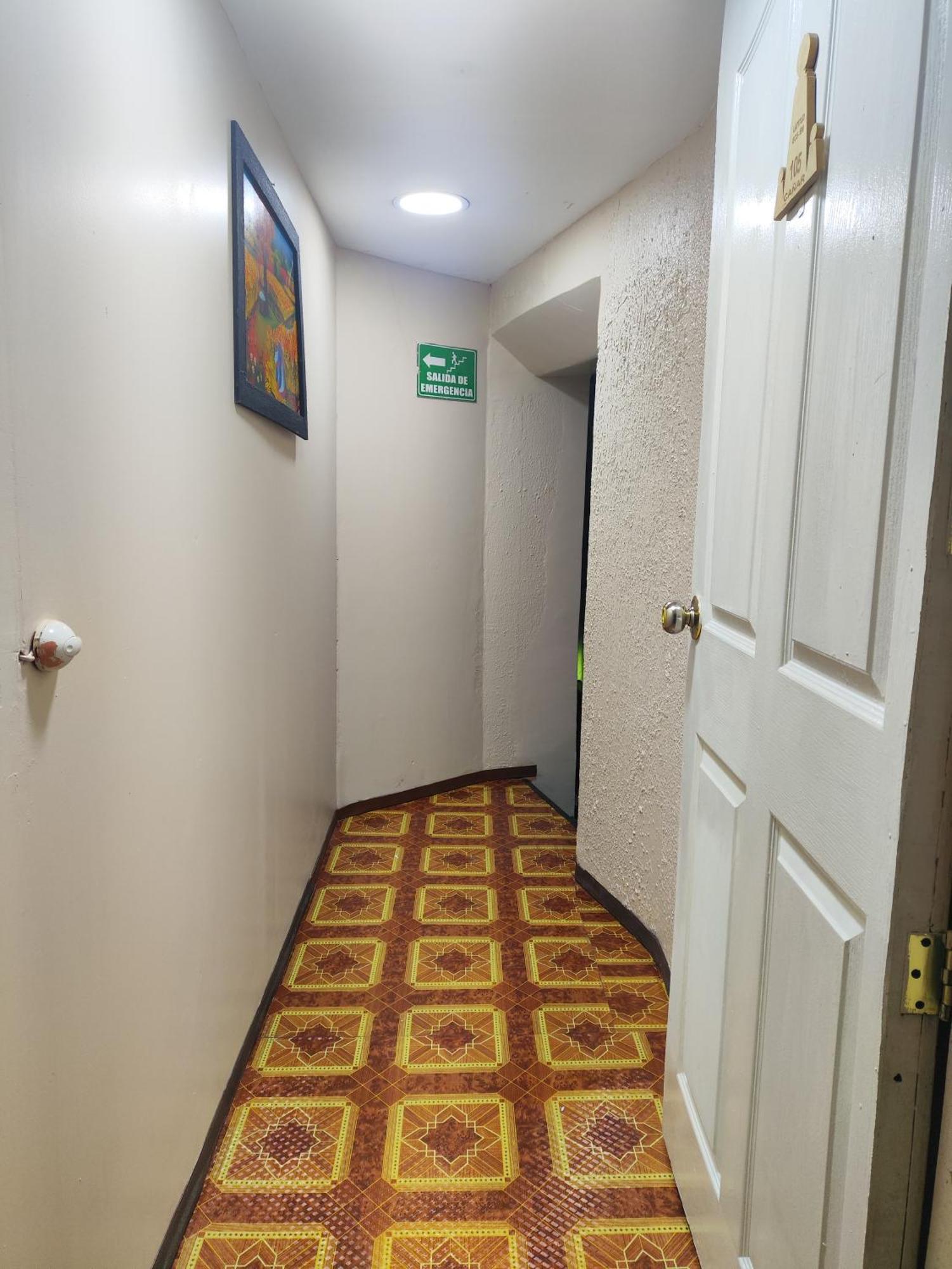 Hostal Latitud Ecuem Кито Экстерьер фото